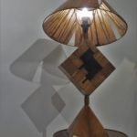 Lampe abat jour en placage de chêne et volume en bois de chêne